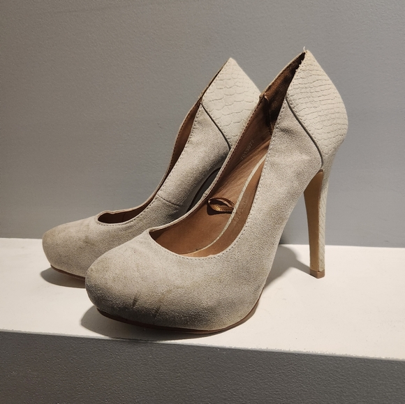 Faux Suede/Snake skin textured Pumps - Picture 2 of 5